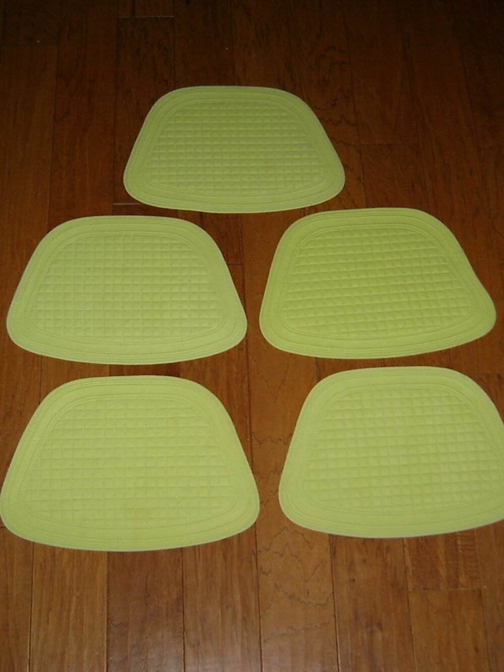 Set of 5 Bright Green Quilted Placemats, VGUC
